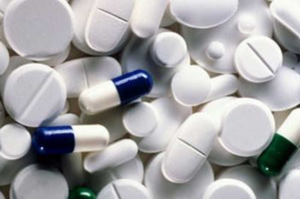 Антибиотики. Таблетки кучка на белом фоне. Медицинский препарат три три. Три регол группа препарата. Три-регол, таблетки, 21 шт.