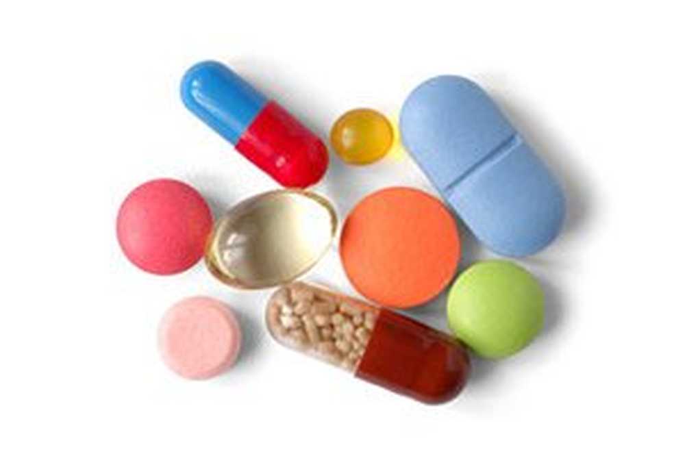 Какие есть витамины таблетки. Витамины лекарства. Витаминные таблетки. Разноцветные витаминки.