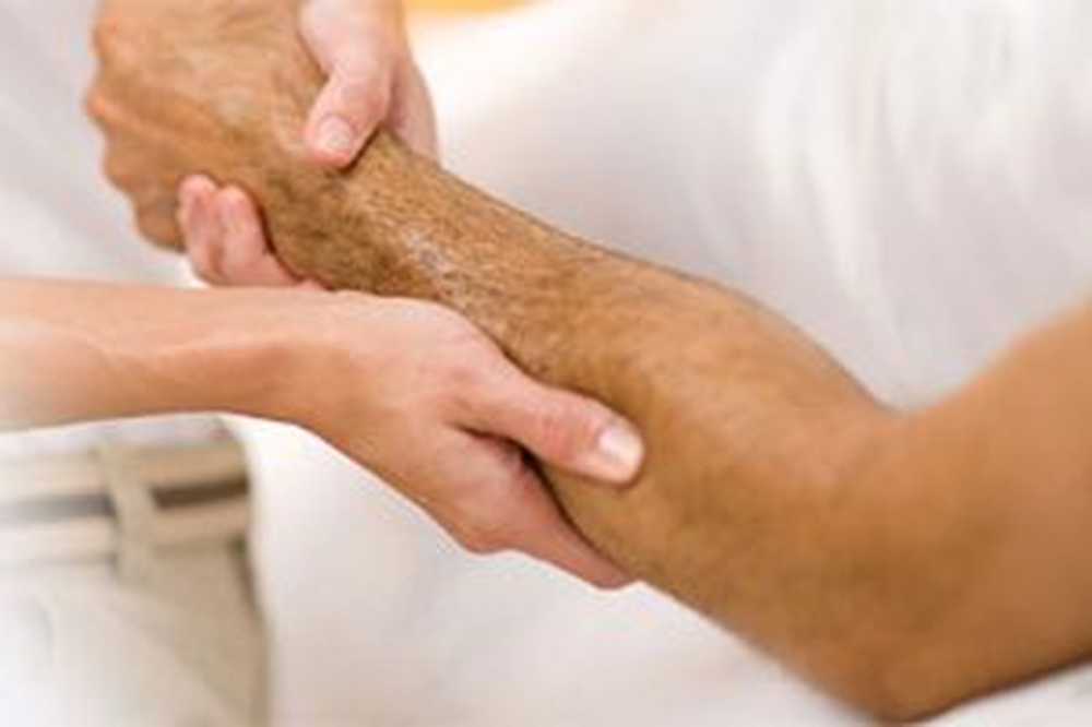 лечебный массаж рук. массаж рук. массаж руки после перелома локтевой кости. массаж верхних конечностей. массаж рук.