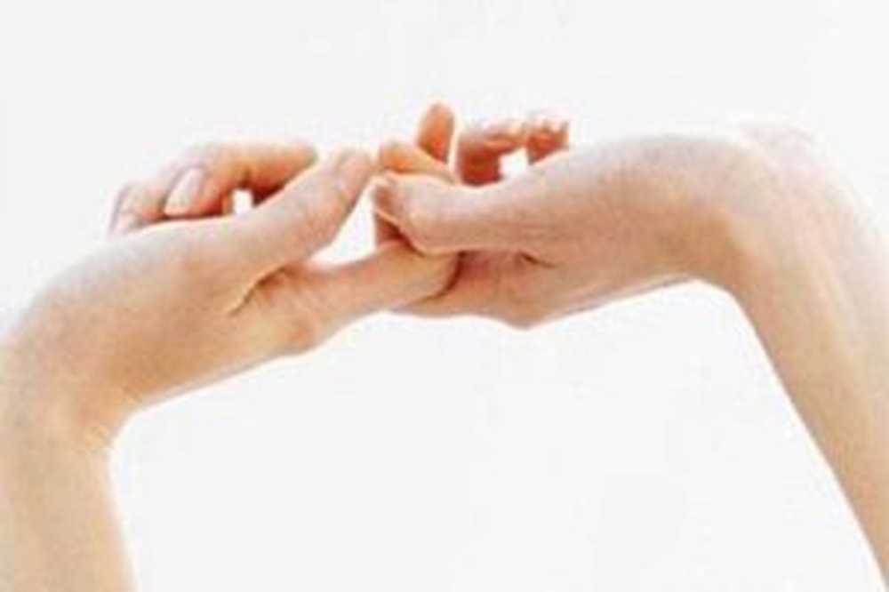 гдз по русскому языку 5 класс ладыженская 2 часть 601. 646 русский язык 5 класс ладыженская. падеж у слова щелканье. кисти рук пожилой женщины. удивительное щелканье.