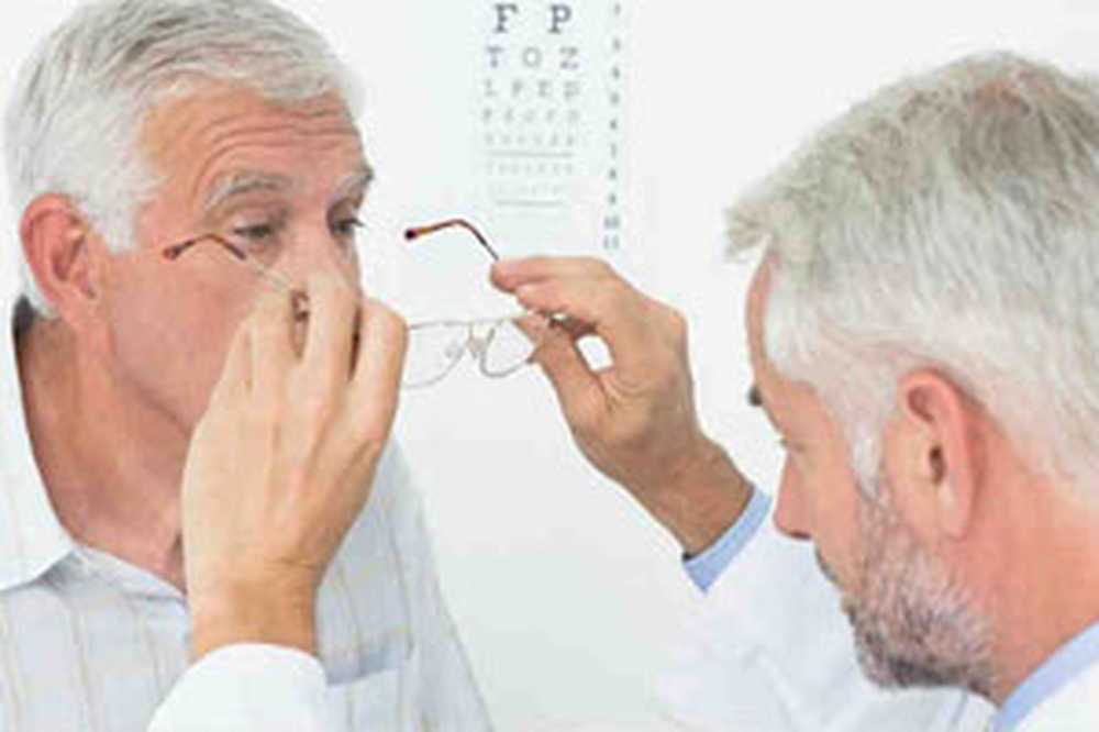 Почему у людей пожилого возраста развивается дальнозоркость. Дальнозоркость у пожилых. Возрастная дальнозоркость. Возрастная коррекция зрения. Возрастное ухудшение зрения после 40.
