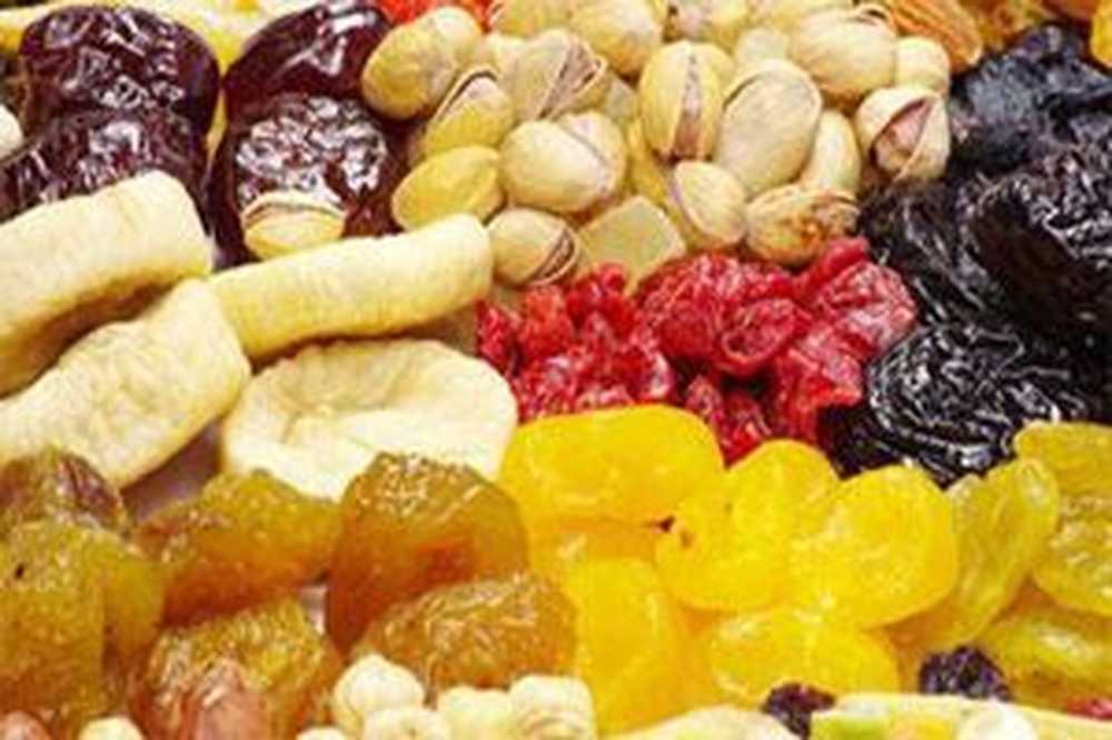 Ребенок с сухофруктами. Сладости. Сухофрукты самые аолез. Сухофрукты для спортсмена. Полезно есть сухофрукты.