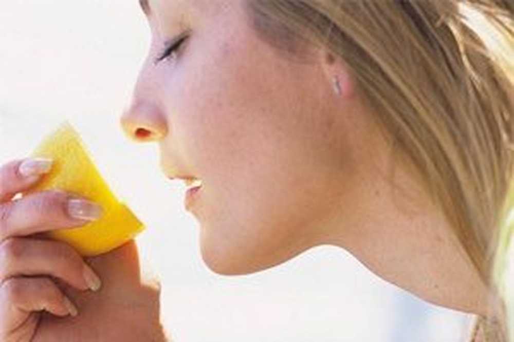 Проект обоняние. Девушка не чувствует запахи. Роль обоняния в жизни человека. Девушка не чувствует запахи. Девушка нюхает цветы.