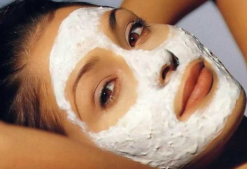Чем помогают маски для лица. Белая глина для лица. Маска для лица. Маска для кожи лица. Сметанная маска для лица.