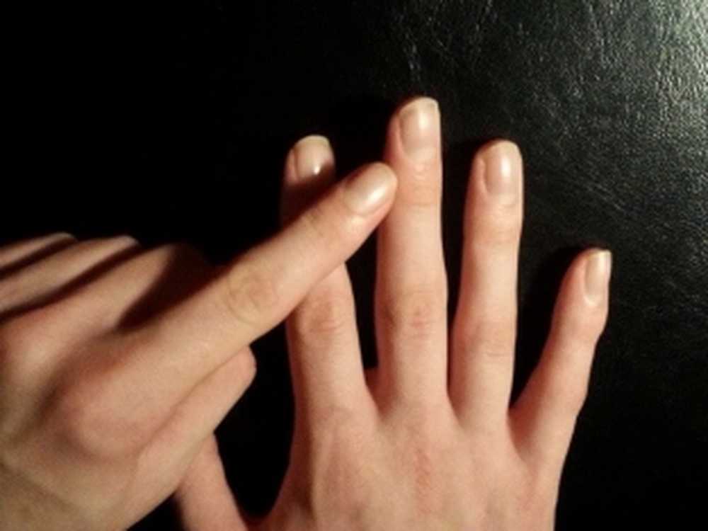 нежное прикосновенье. руки ближе к телу. руки ближе к телу. руки ближе к телу. эстетика прикосновений.